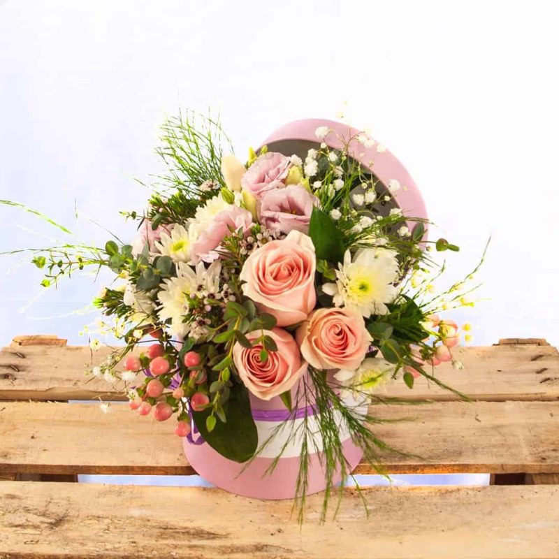Caja con flores para regalar el día de la madre a domicilio en Madrid